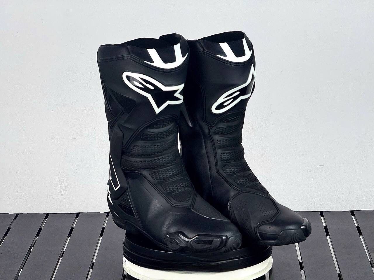 Alpinestars — спортивные мотоботы